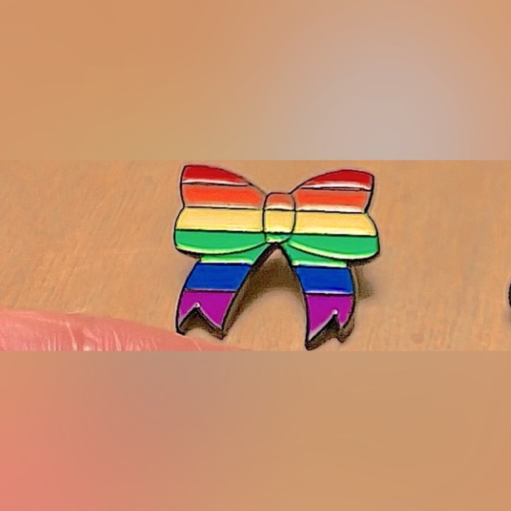 1 LGBTQ+ Pride Inclusive Flag Rainbow 🌈 Bow-Shaped Pin